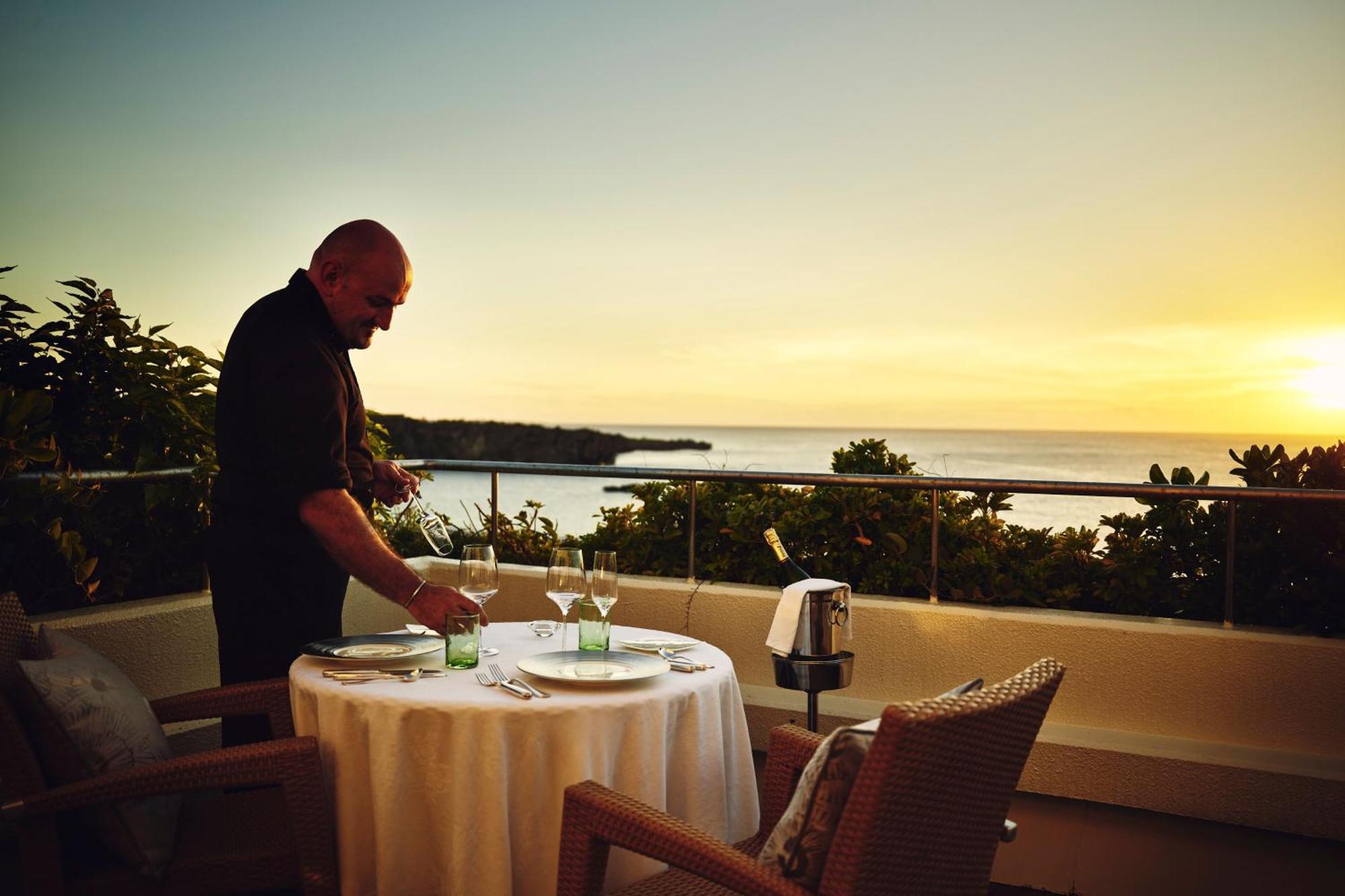 Ana Intercontinental Manza Beach Resort By Ihg Onna Exterior photo