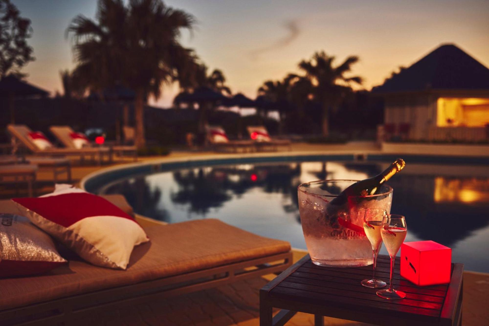 Ana Intercontinental Manza Beach Resort By Ihg Onna Exterior photo