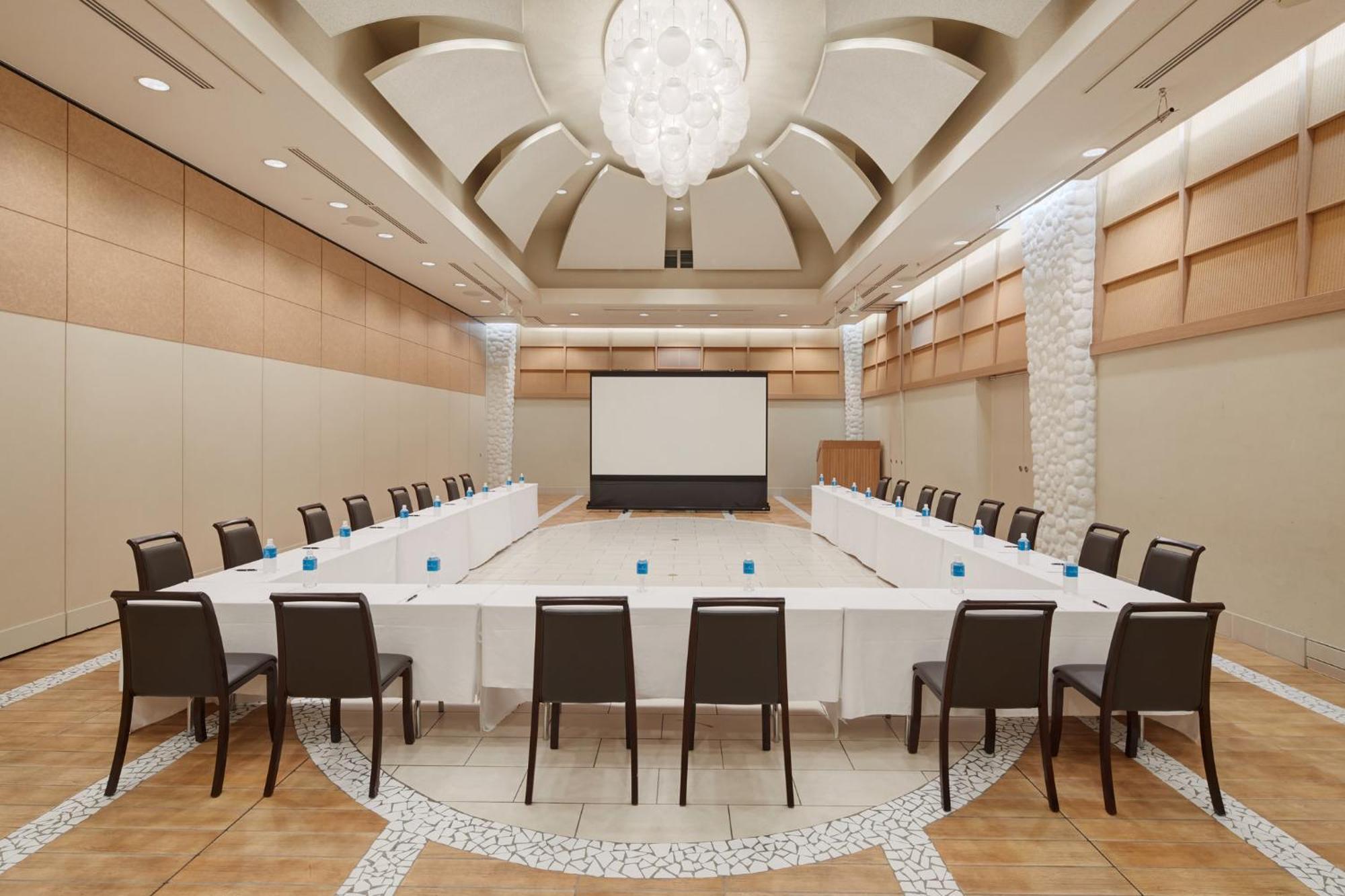 Ana Intercontinental Manza Beach Resort By Ihg Onna Exterior photo