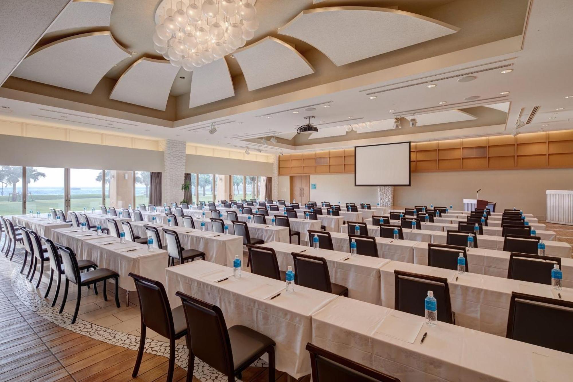 Ana Intercontinental Manza Beach Resort By Ihg Onna Exterior photo